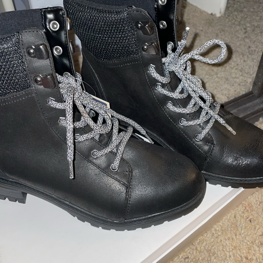 Universal Thread Black combat boots - Picture 5 of 6